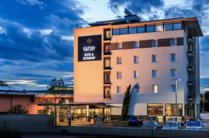Hotel Gatsby by Happyculture