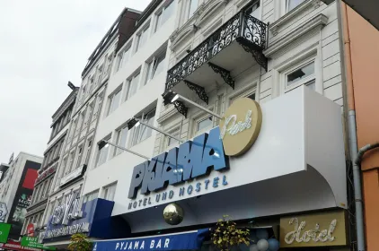Pyjama Park, Reeperbahn