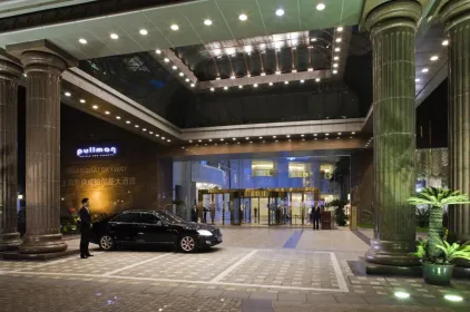Pullman Shanghai Skyway