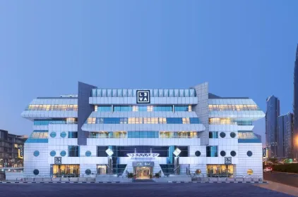 Leva Hotel and Suites, Opposite Downtown
