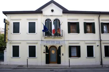 Hotel Cris