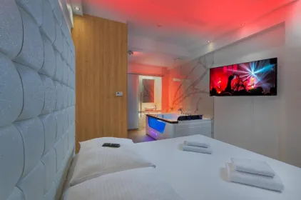 Hotel Aura Design & Garden Pool
