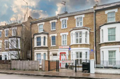 OYO Abbey Hotel, London Shepherd's Bush Market