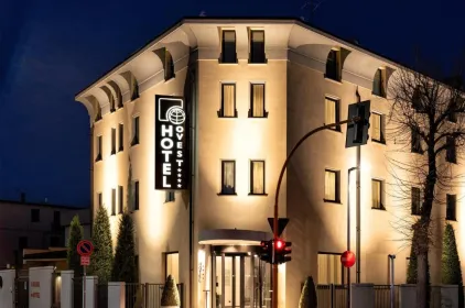 Hotel Ovest
