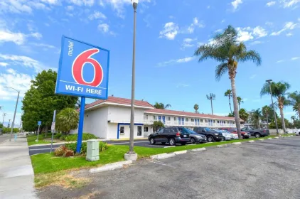 Motel 6 Costa Mesa