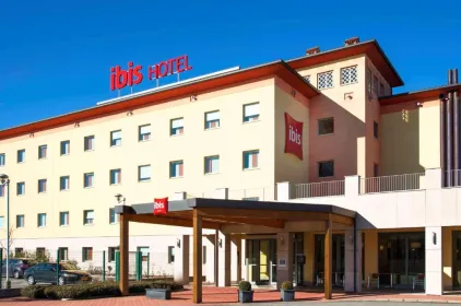 Ibis Como