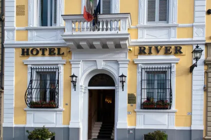 LHP Hotel River